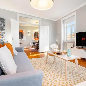 https://whome-aq2-prime-location-luxury-for-family-friends.hotels-lisbon-portugal.com