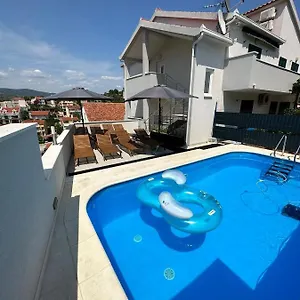 https://villa-milena-trogir.splithotels.org