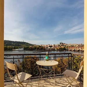 https://bellevue-apartment-prague.praguehotelsweb.com